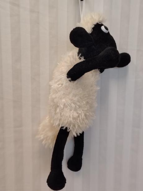 Plyšová ovečka shaun s pútkom, nici, 31 cm,
