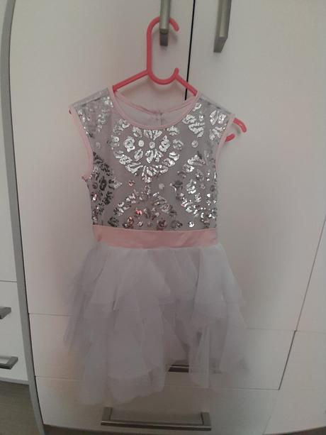 Krásne spoločenské šaty a prechodný kožuštek, 98