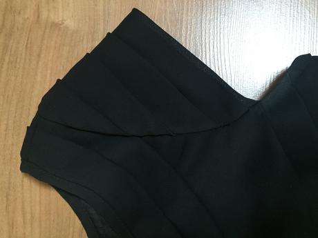 Cierne saty s vrstvami znacka fcuk, m