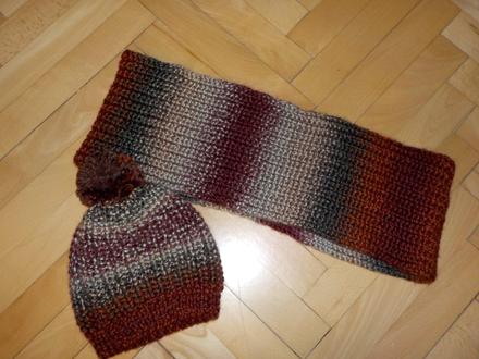 Štrikovaná súprava šál a čiapka,