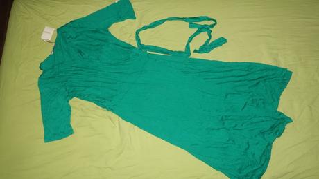 Nove zavinovacie saty oasis, m