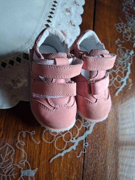 Dievčenské sandáliky, 20