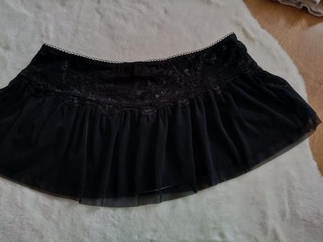 Spodné prádlo ku podvazkom, s