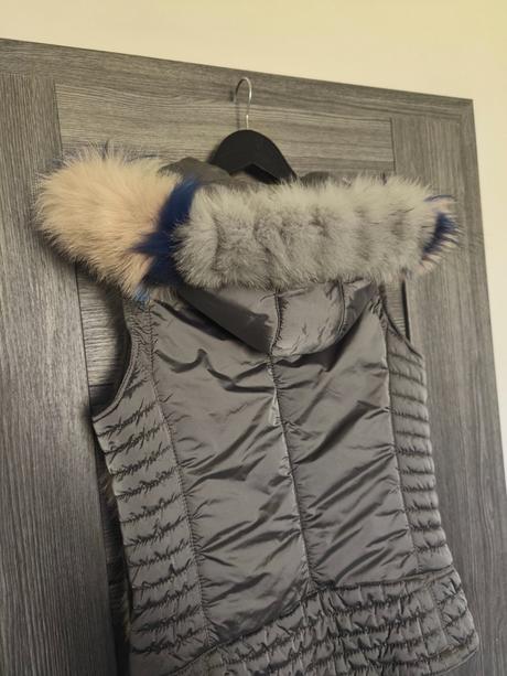 Vesta s pravou kozusinkou flo&clo, s