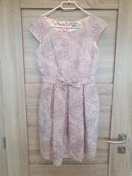 Slávnostné šaty, 36