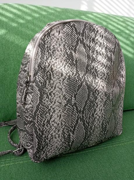 Dámsky hadí batoh, 