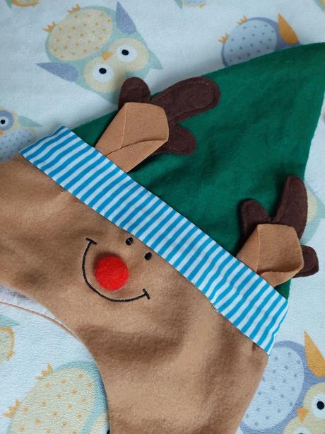 Vianočný sob čiapka s bombuľami univerzálna,