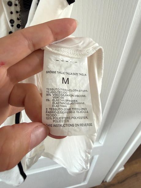 Elegantná blúzka top marella s 3d kvetmi, m