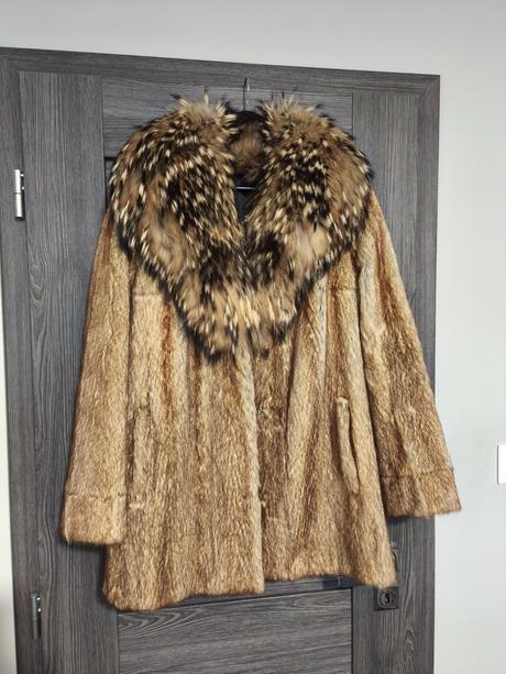 Luxusny pravy kozuch z lisky a myvala, m
