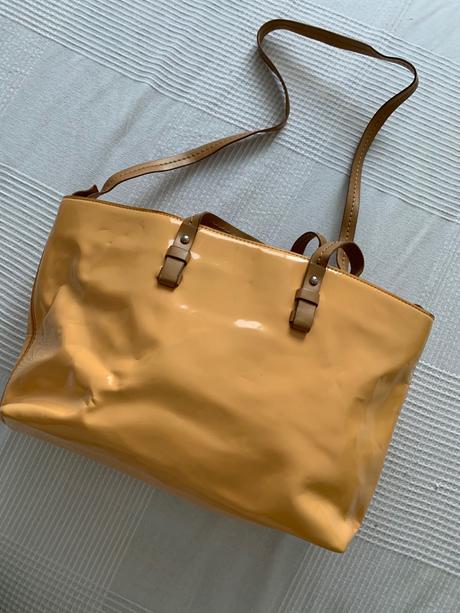 Bežová lakovaná zara, zara