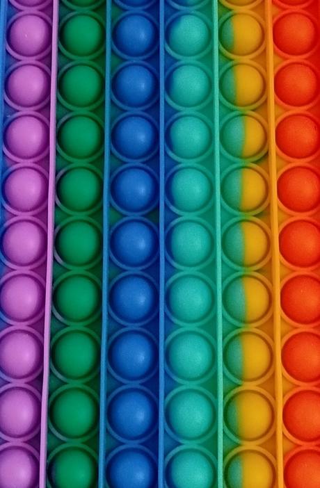 Balík pekných hračiek pre deti,