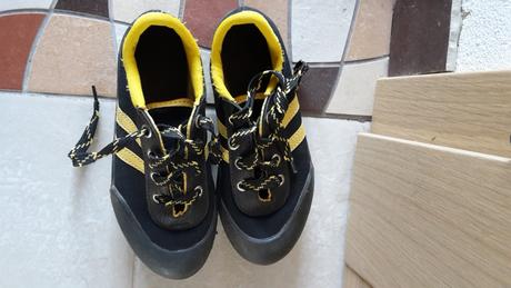 2x kopačky na futbal a tricko s futbalistami, nike,29