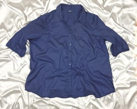 Tmavomodrá pekná blúzka, 54