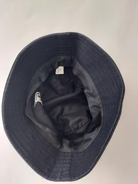 Klobúk a šiltovka, 56