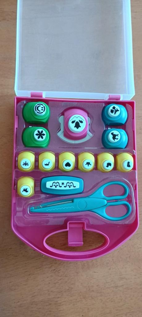 Sada ozdobných dierovačiek na tvorenie, 