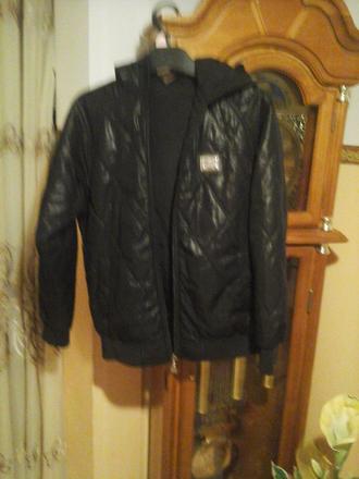 Bunda s kapucnou , 158