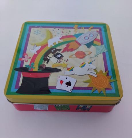 Krabička s aktivitami na cesty,