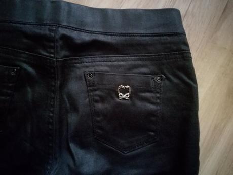 Nohavice so zipsami, s