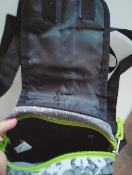 Taska cez plece nova, 