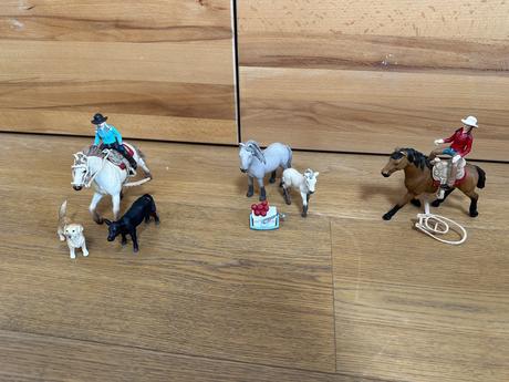 Schleich - 3set koní a jazdcov, 