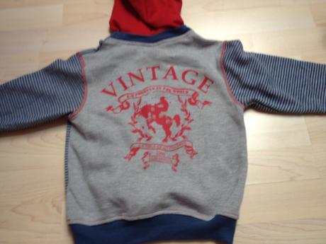 Raz oblecena vintage mikinka, 98