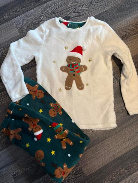 Krasne teplucke pyzamo, primark,140