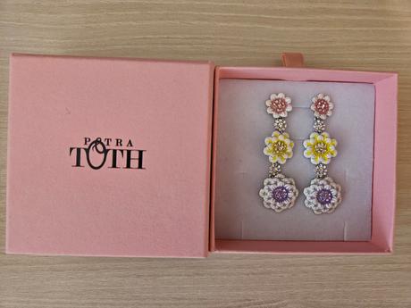 Petra toth visiace nausnice pivonky, petra toth