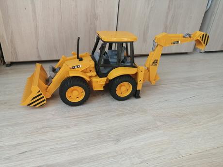 Bruder traktor jcb s predným nakladačom a bagrom,