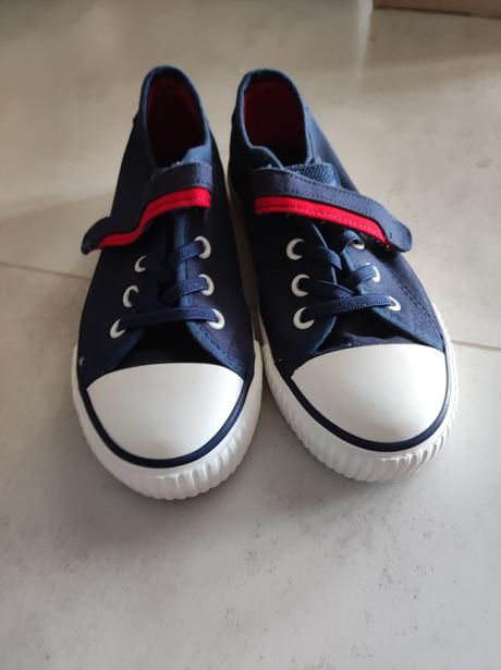 Platené tenisky, 33