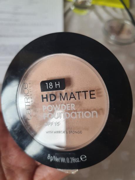 Pudre na tvar za 1 eur essence a 3.5 eur catrice,