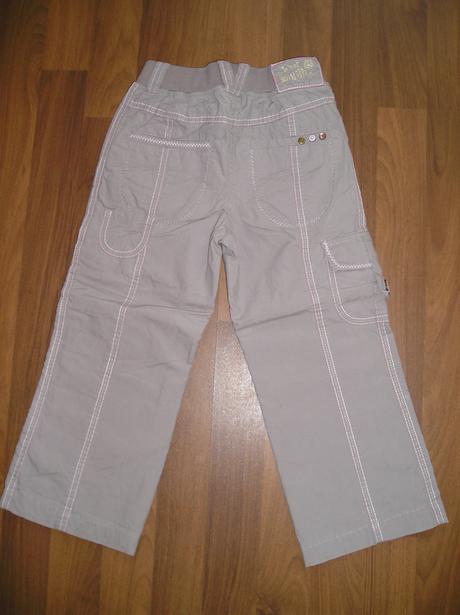 Šedé nohavice, 110