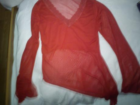 Červené priesvitné tričko, 158