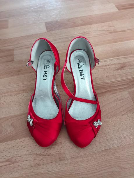 Sandalky, 38