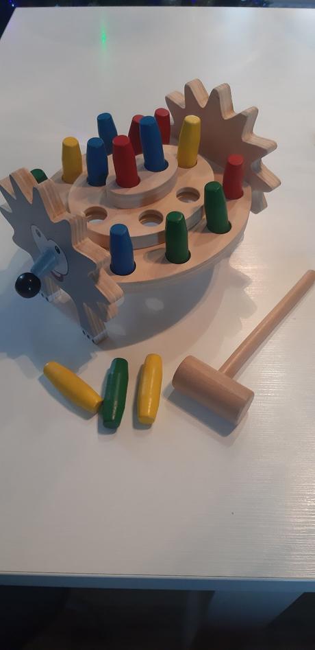 Small foot zatlkacka jezko, 