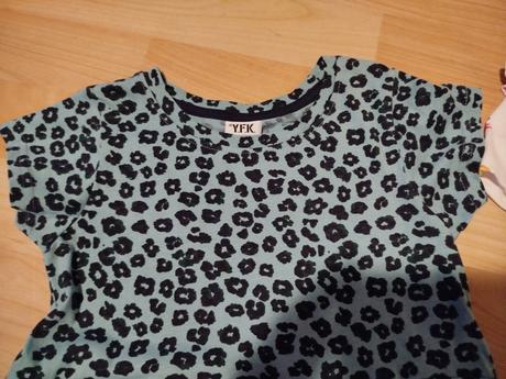 Predám 2ks triciek, sinsay,122 / 128