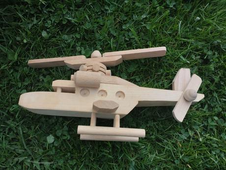 Drevený vrtuľník,