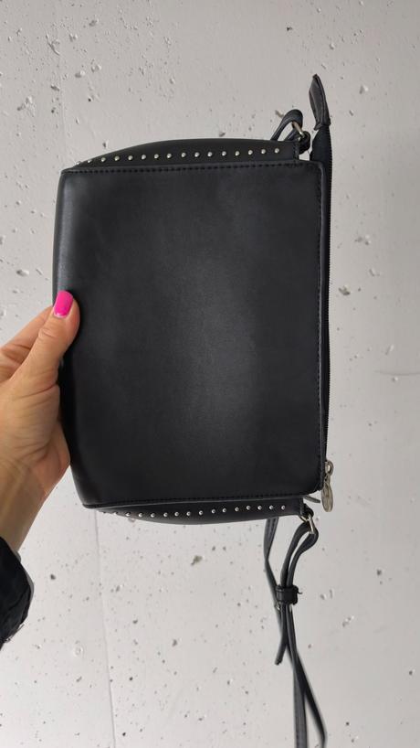Čierna malá crossbody kabelka,