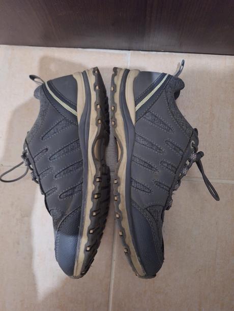 36 turisticke  topanky, graceland,36