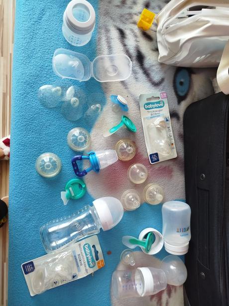 Veci pre bábätko avent. klobúčiky na bradavky atd, 