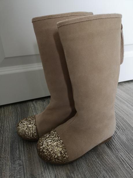 Nadherne cizmicky, 26