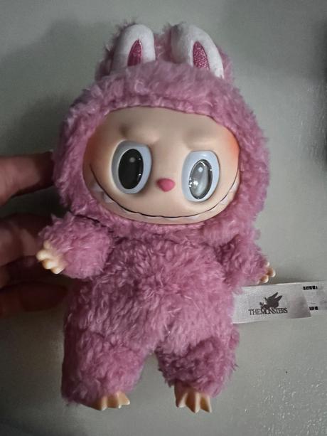 Labubu exciting macaron lychee berry,