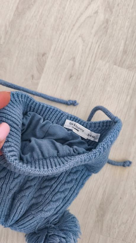 Modrá zimná čiapka s brmbolcami, sinsay,68