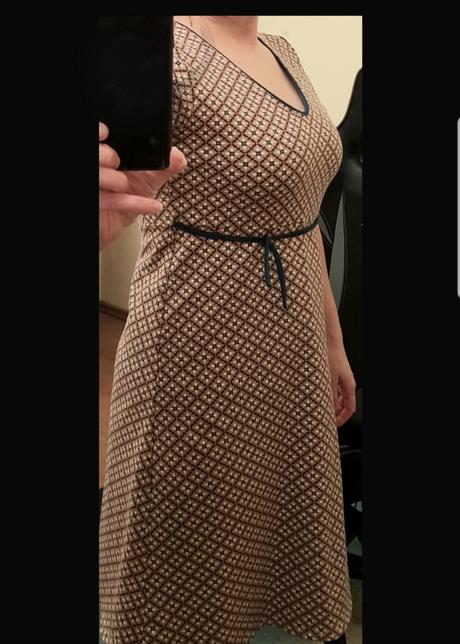 Krásne šaty m/l, módny salón, m