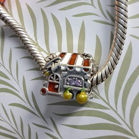 Prívesok jesenná kaviareň,