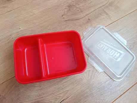 Cerveny desiatovy box,