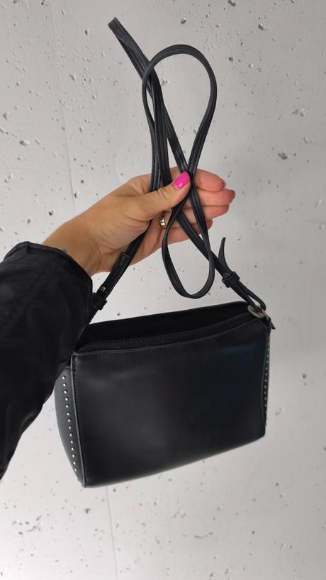 Čierna malá crossbody kabelka,