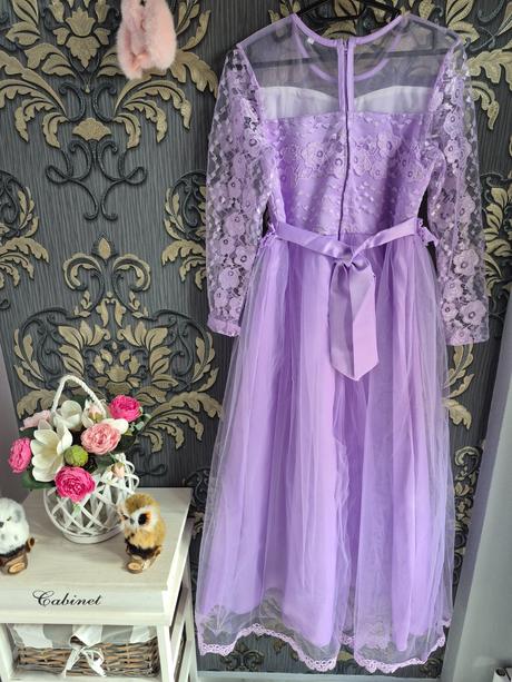 Sviatočné šaty, 146