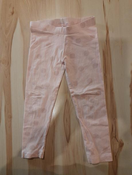 Tenké legínky s bodkami, 104