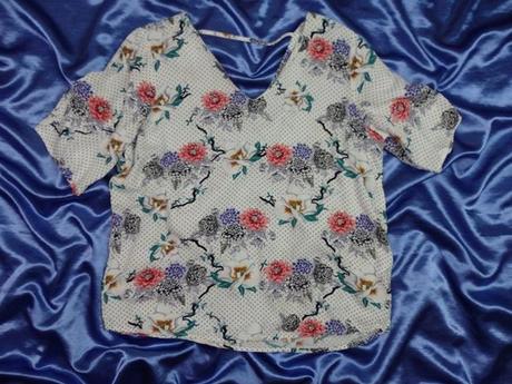 Kvalitná biela blúzka s potlačou, 42