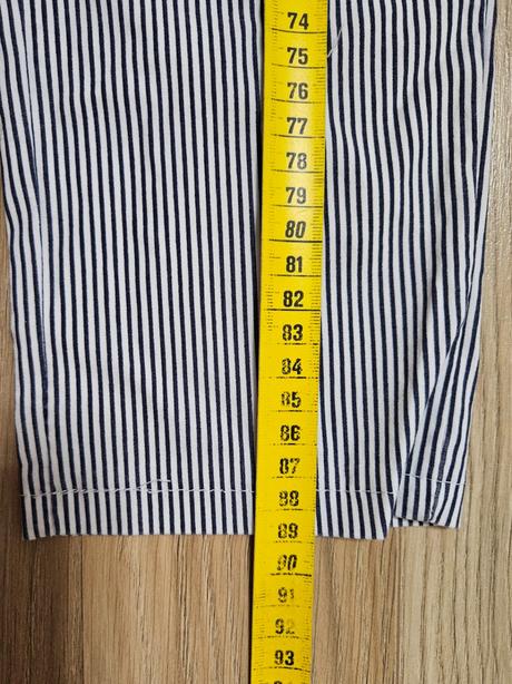 Tenké pásikavé nohavice, s